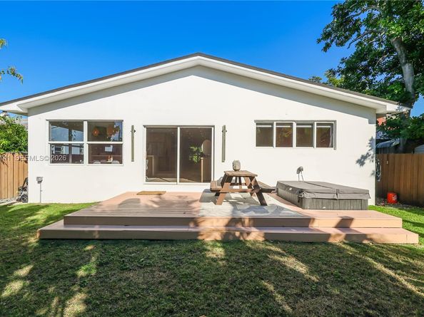 254 NW 43rd St, Miami FL 33127