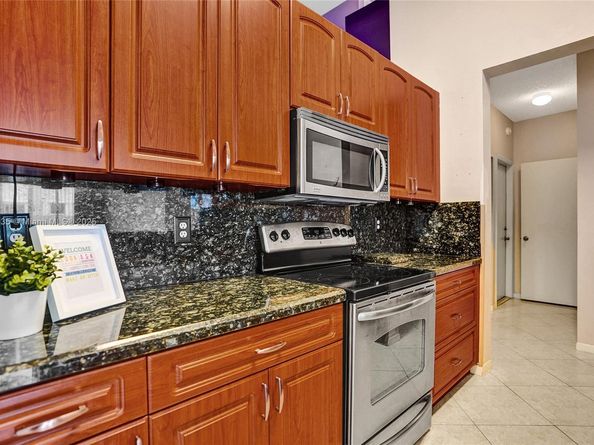 15181 NW 6th Ct, Pembroke Pines FL 33028