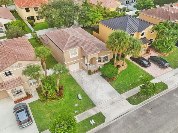 15181 NW 6th Ct, Pembroke Pines FL 33028