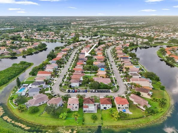 15181 NW 6th Ct, Pembroke Pines FL 33028