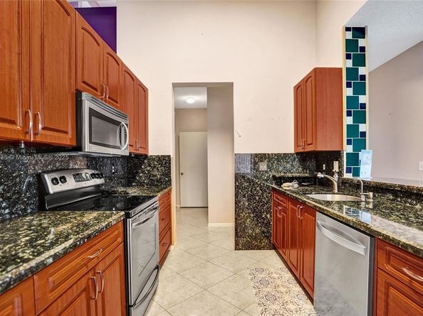 15181 NW 6th Ct, Pembroke Pines FL 33028