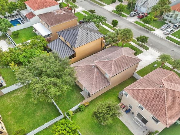 15181 NW 6th Ct, Pembroke Pines FL 33028