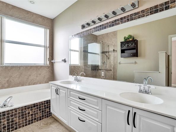 15181 NW 6th Ct, Pembroke Pines FL 33028