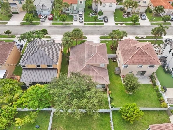 15181 NW 6th Ct, Pembroke Pines FL 33028