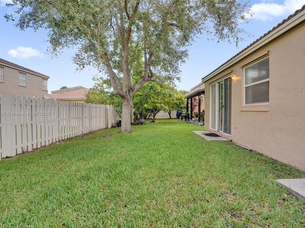 15181 NW 6th Ct, Pembroke Pines FL 33028