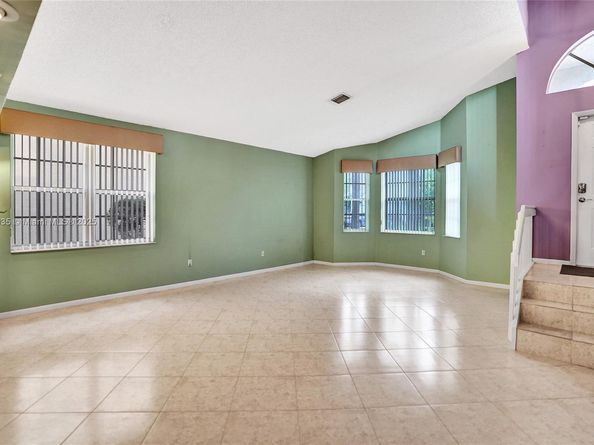 15181 NW 6th Ct, Pembroke Pines FL 33028
