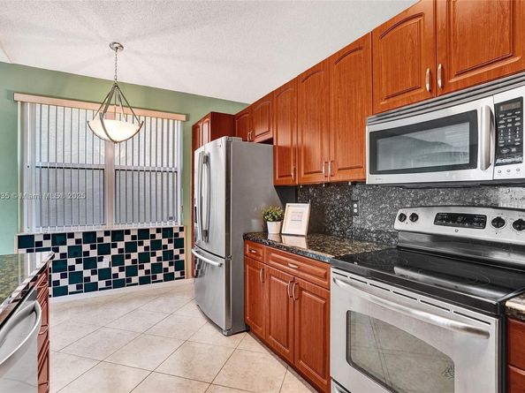 15181 NW 6th Ct, Pembroke Pines FL 33028