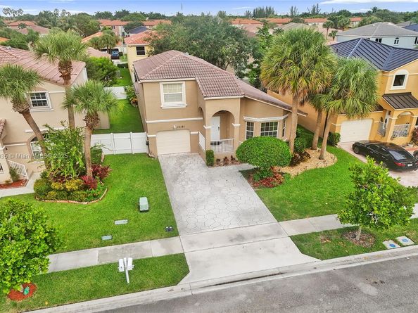 15181 NW 6th Ct, Pembroke Pines FL 33028