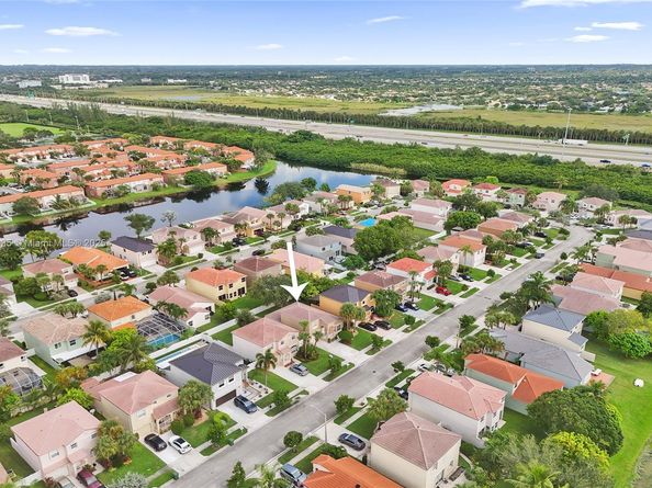 15181 NW 6th Ct, Pembroke Pines FL 33028