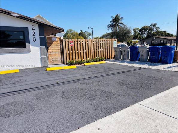 220 NW 27th Ave, Pompano Beach FL 33069