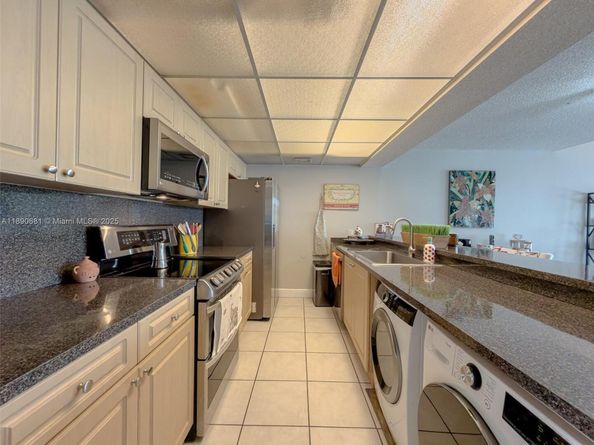11225 NW 16th Ct, Pembroke Pines FL 33026