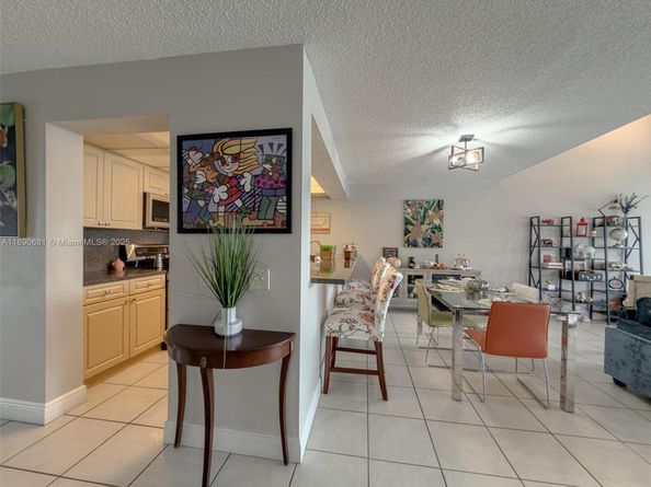 11225 NW 16th Ct, Pembroke Pines FL 33026