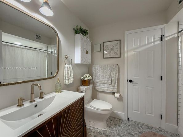 11225 NW 16th Ct, Pembroke Pines FL 33026