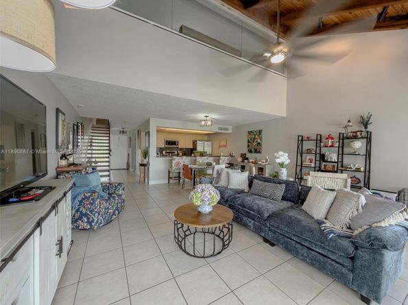 11225 NW 16th Ct, Pembroke Pines FL 33026