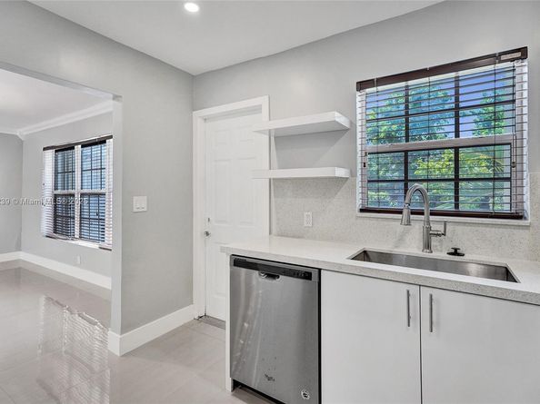 2238 Rodman St, Hollywood FL 33020