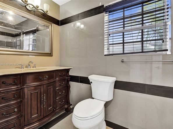 2238 Rodman St, Hollywood FL 33020