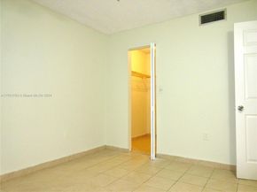 20275 NE 2nd Ave 16, Miami FL 33179