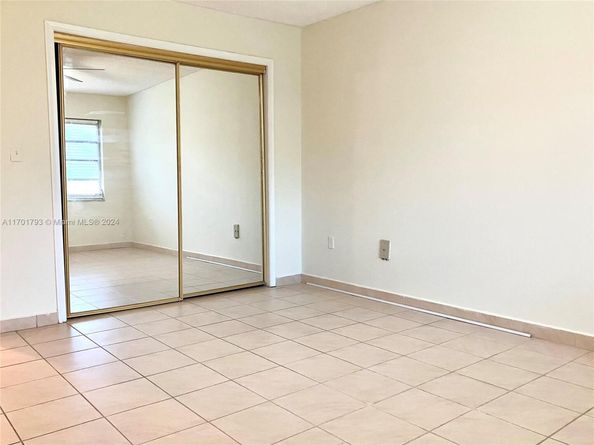 20275 NE 2nd Ave 16, Miami FL 33179