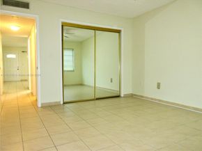 20275 NE 2nd Ave 16, Miami FL 33179