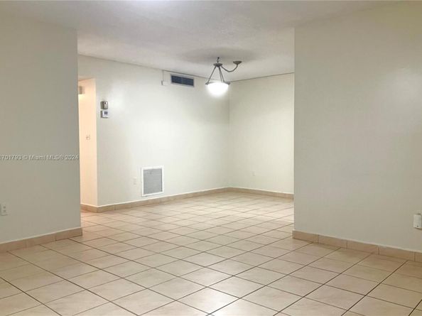 20275 NE 2nd Ave 16, Miami FL 33179