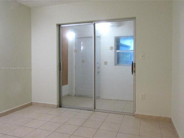 20275 NE 2nd Ave 16, Miami FL 33179