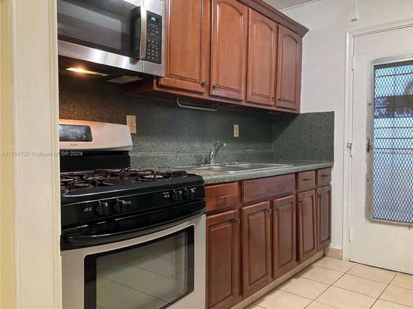 20275 NE 2nd Ave 16, Miami FL 33179