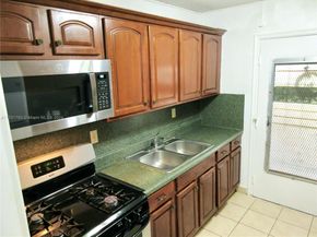 20275 NE 2nd Ave 16, Miami FL 33179
