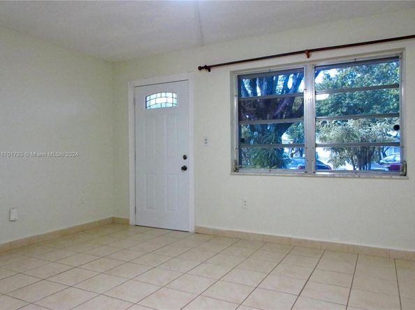 20275 NE 2nd Ave 16, Miami FL 33179