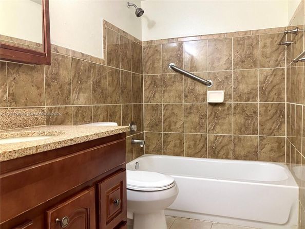 20275 NE 2nd Ave 16, Miami FL 33179