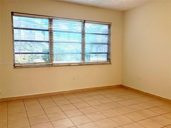 20275 NE 2nd Ave 16, Miami FL 33179