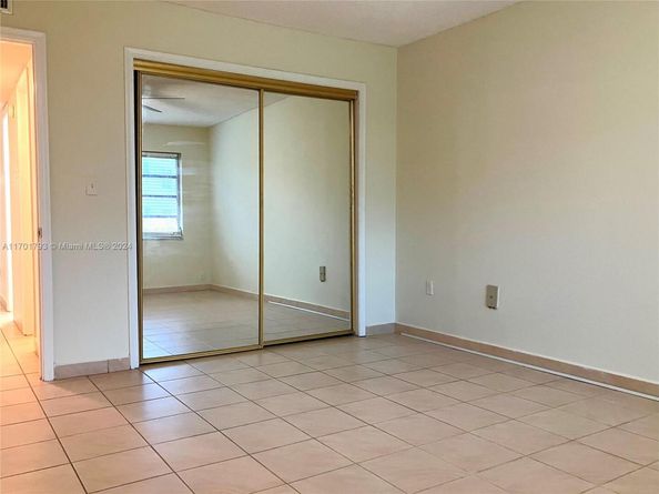 20275 NE 2nd Ave 16, Miami FL 33179