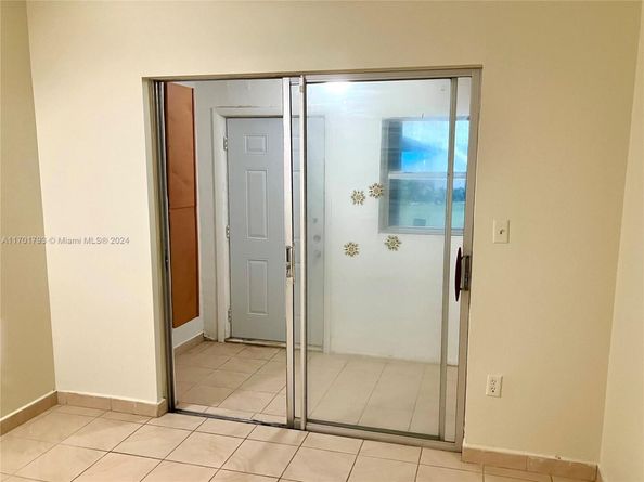20275 NE 2nd Ave 16, Miami FL 33179