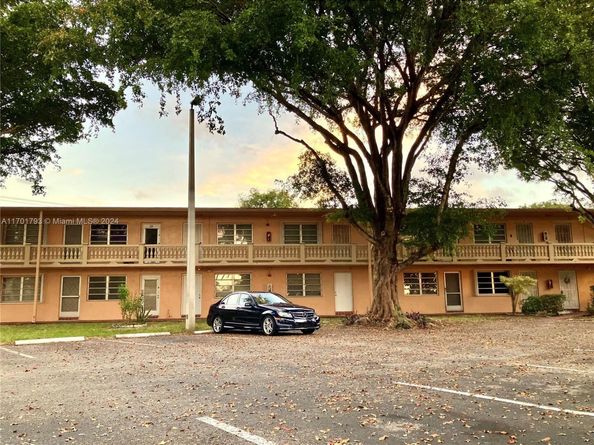 20275 NE 2nd Ave 16, Miami FL 33179