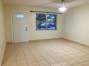 20275 NE 2nd Ave 16, Miami FL 33179