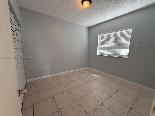 1089 SE 13th Ter, Homestead FL 33035
