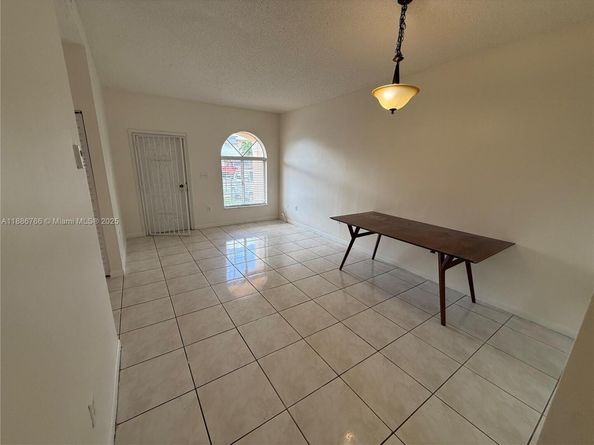 1089 SE 13th Ter, Homestead FL 33035