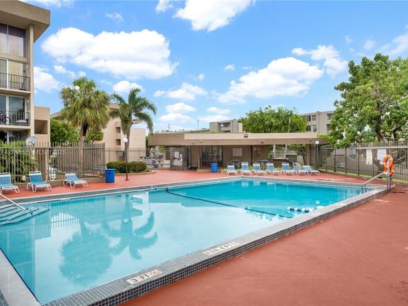 830 NW 87th Ave 406, Miami FL 33172