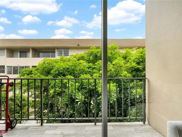 830 NW 87th Ave 406, Miami FL 33172