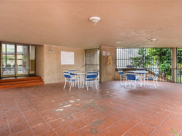 830 NW 87th Ave 406, Miami FL 33172