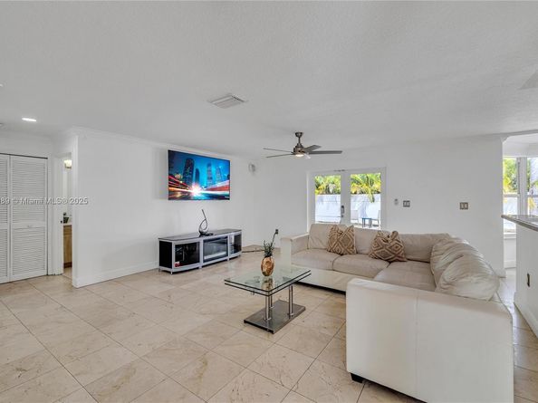 15263 SW 141 St, Miami FL 33196