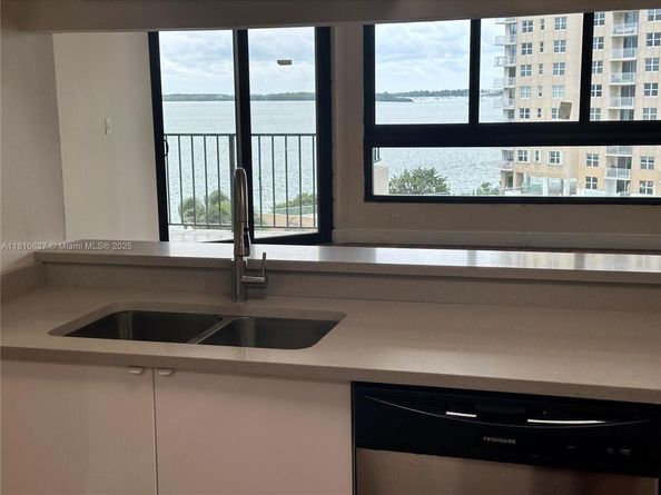 520 Brickell Key Dr A811, Miami FL 33131