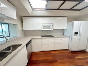 520 Brickell Key Dr A811, Miami FL 33131