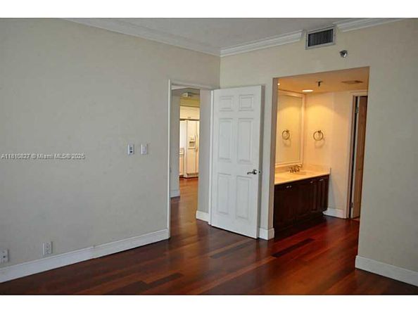 520 Brickell Key Dr A811, Miami FL 33131