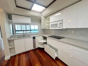 520 Brickell Key Dr A811, Miami FL 33131