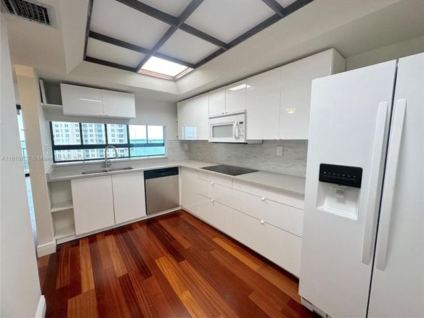 520 Brickell Key Dr A811, Miami FL 33131