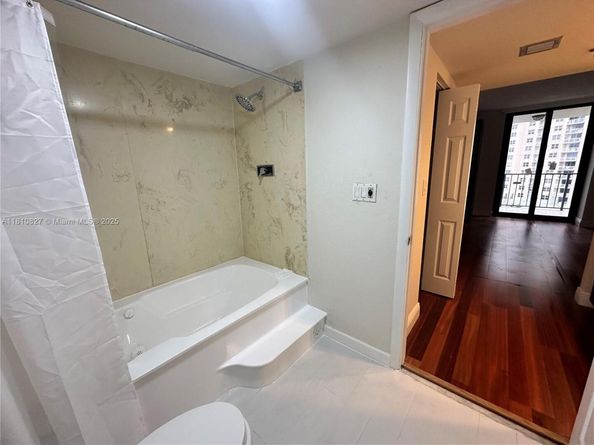 520 Brickell Key Dr A811, Miami FL 33131
