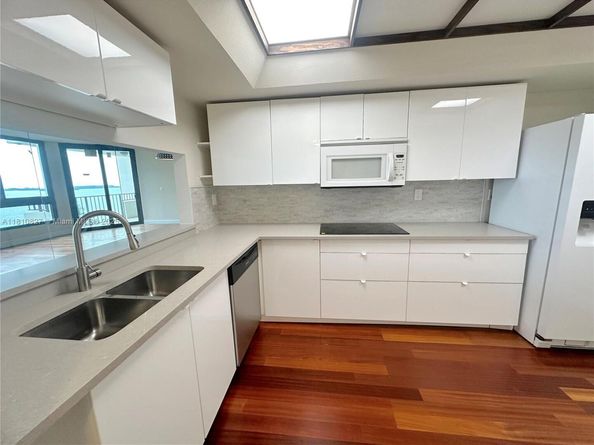520 Brickell Key Dr A811, Miami FL 33131