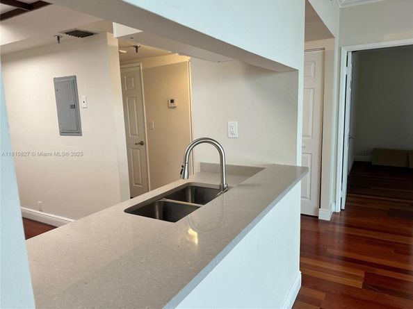 520 Brickell Key Dr A811, Miami FL 33131