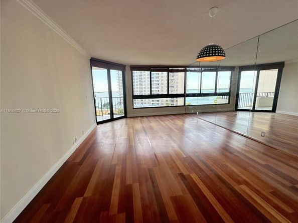 520 Brickell Key Dr A811, Miami FL 33131