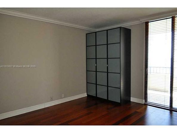 520 Brickell Key Dr A811, Miami FL 33131